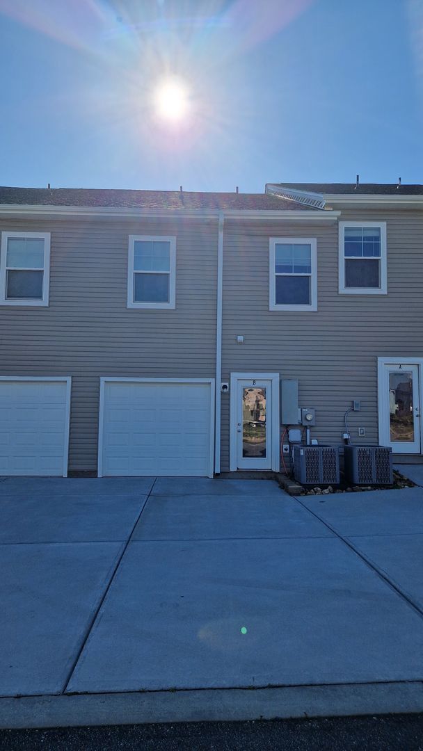Building Photo - Brand New Townhome | 3 BR/2.5BA | 1-Car Garage | Near Downtown Mooresville