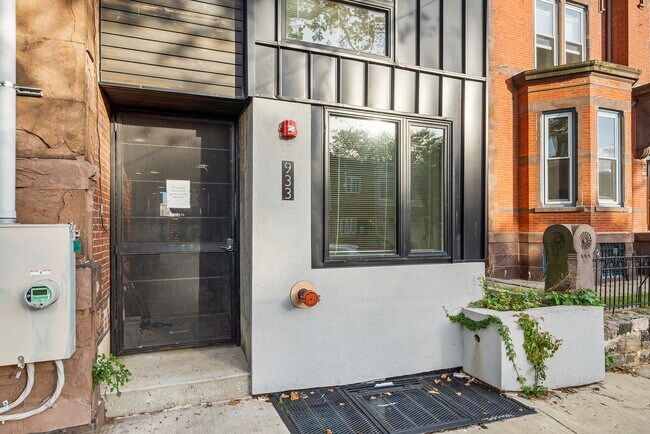 Building Photo - Fairmount/Brewery town gorgeous luxury apartment home, oversized rooms