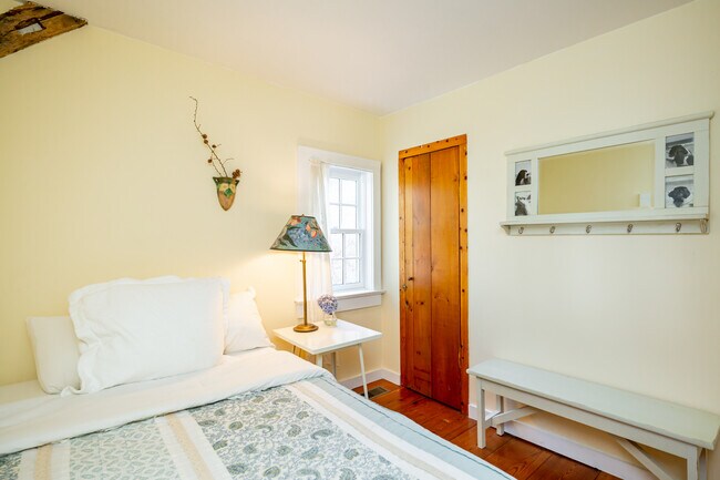 Building Photo - 134 Three Mile Harbor Rd