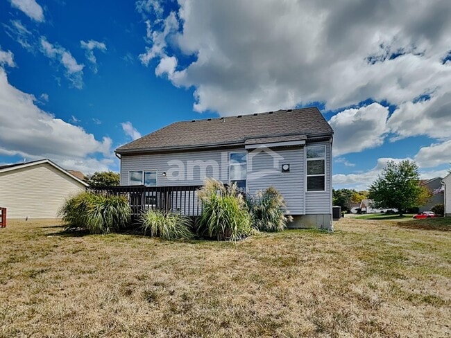 Building Photo - 4695 Woodfield Dr