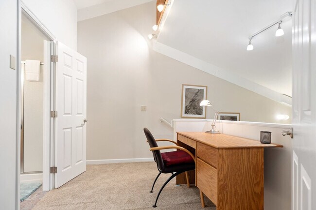 Building Photo - 901 Center St NE