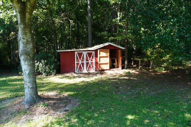Building Photo - 496 Lindsay Rd