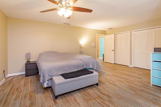 Building Photo - 413 Sandy Hill Dr