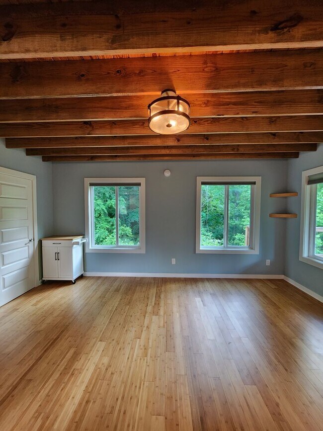 Building Photo - West Asheville Rental