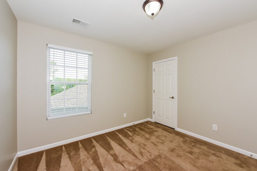 Building Photo - 724 Maylene Dr