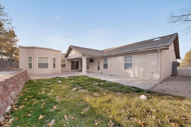 Building Photo - Executive Rental