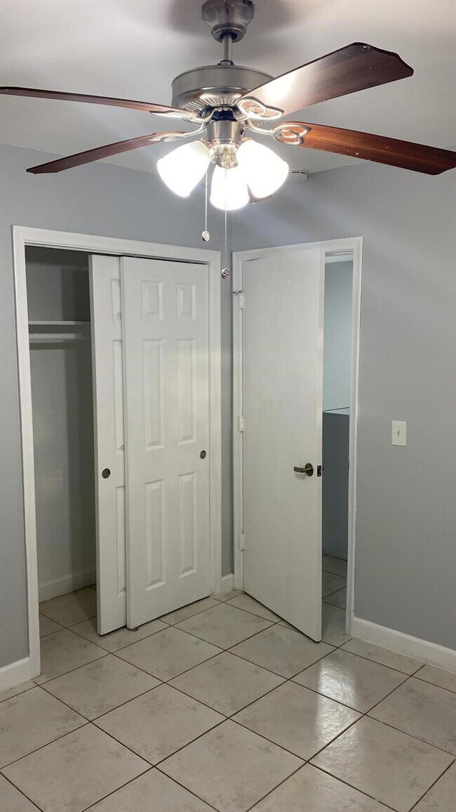 Building Photo - 6224 Miramar Pkwy