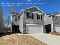 Building Photo - 2547 Lily Dr
