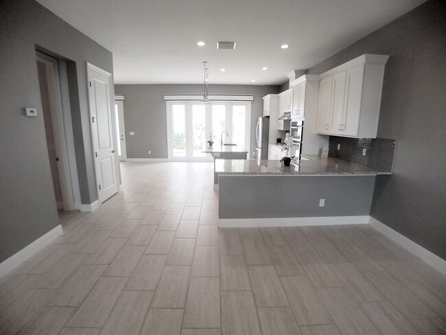 Building Photo - For Rent Stunning Luxury  4/3.5 Townhome i...