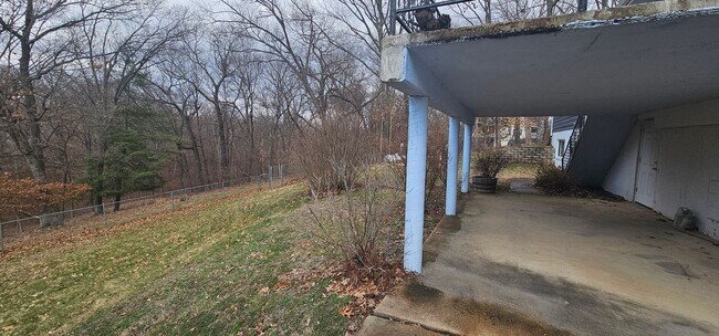 Building Photo - 2513 Hillcrest Dr