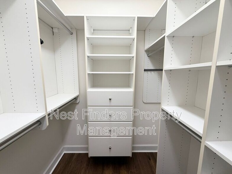 Building Photo - 7860 Turnstone Cir E