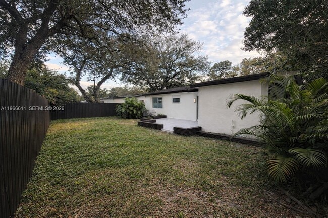 Building Photo - 6849 SW 12th St