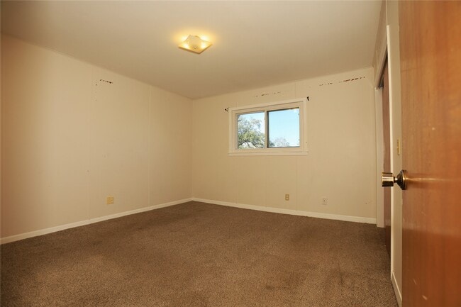 Building Photo - 113 Old Angleton Rd