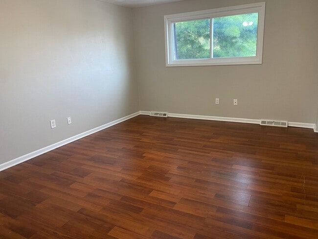 Building Photo - Avon Condo 2 bedrooms 1.5 Baths