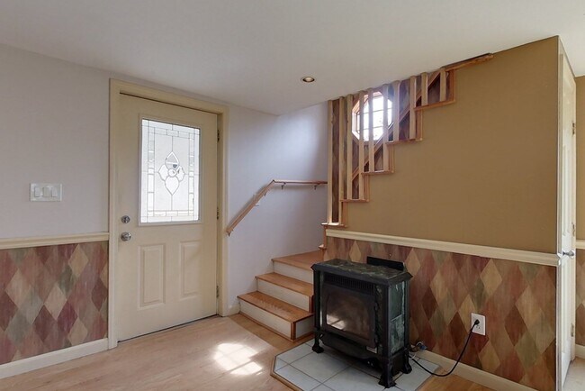 Building Photo - 520 Main St