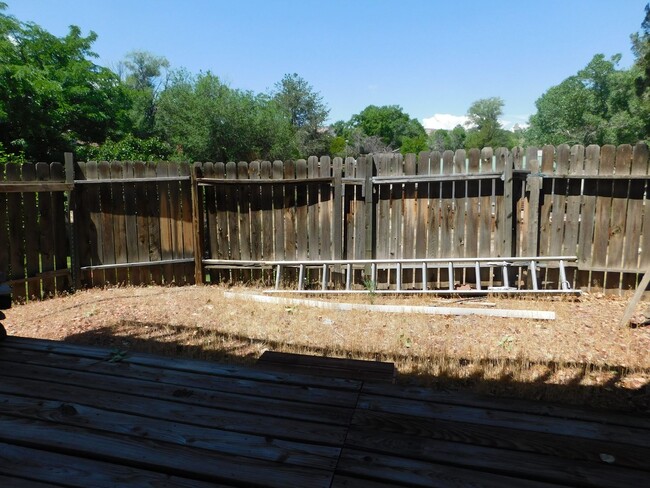 Building Photo - 2422 1/2 Hidden Valley Drive