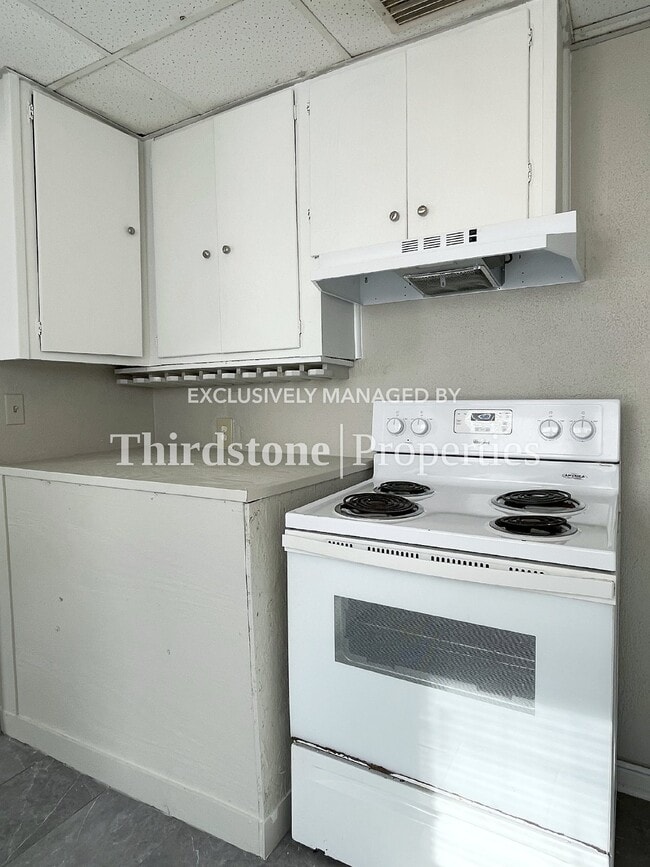 Building Photo - 318 E 19th St