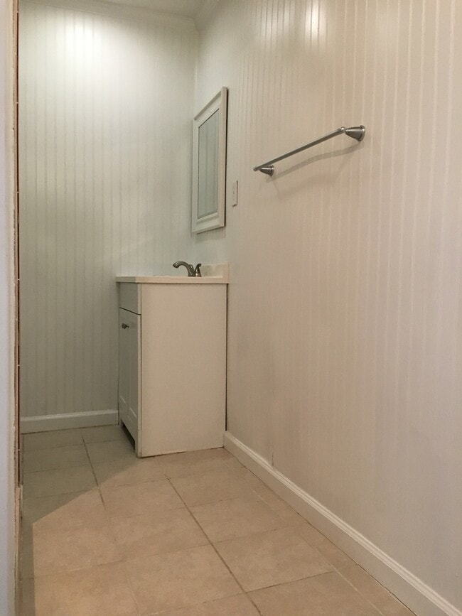 Building Photo - 300 Catherine Ave