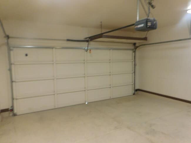 Building Photo - Beautiful 3 bedroom to bath house in the Sonoma Ranch Area.