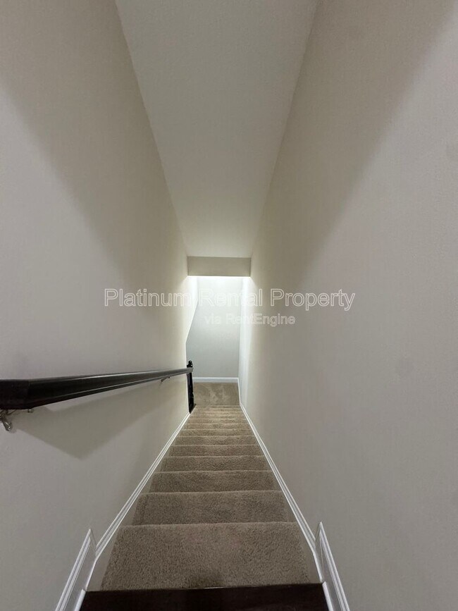 Building Photo - 3578 Strath Dr