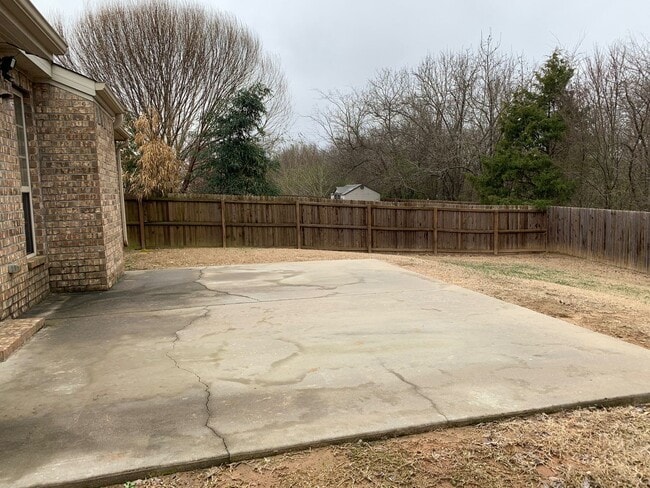 Building Photo - Beautiful Brick 3 Bed 2 Bath for Rent in F...