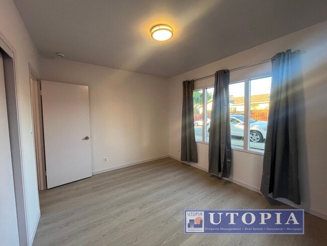 Building Photo - RENT SPECIAL: $500 off first months rent if lease is signed by end of March!! Newly Renovated Coz...
