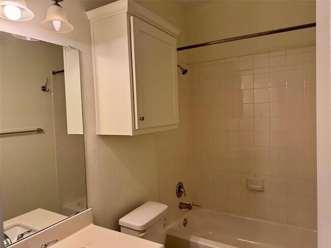 Building Photo - 408 Wolf Creek Way