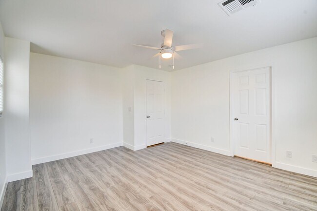 Building Photo - Great home with 4 bedrooms, 2.5 baths. New Floors Paint and Countertops.