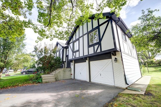 Building Photo - 14813 Holly Ct