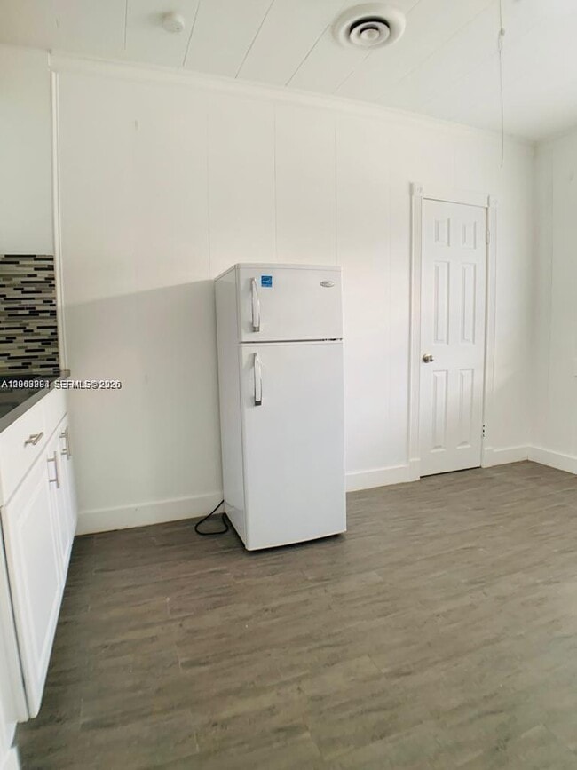 Building Photo - 1843 Dewey St