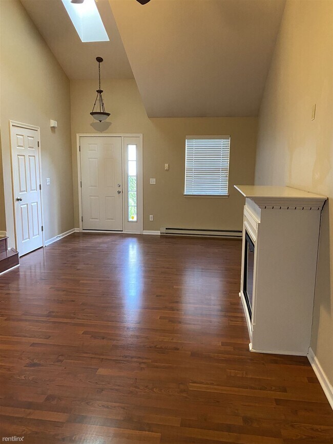 Building Photo - 3 br, 2 bath Condo - 4661 Creekside Drive