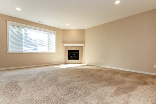 Building Photo - Beautiful Bell Hill Home in DuPont