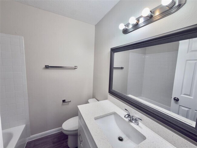 Building Photo - 1614 W Braker Ln