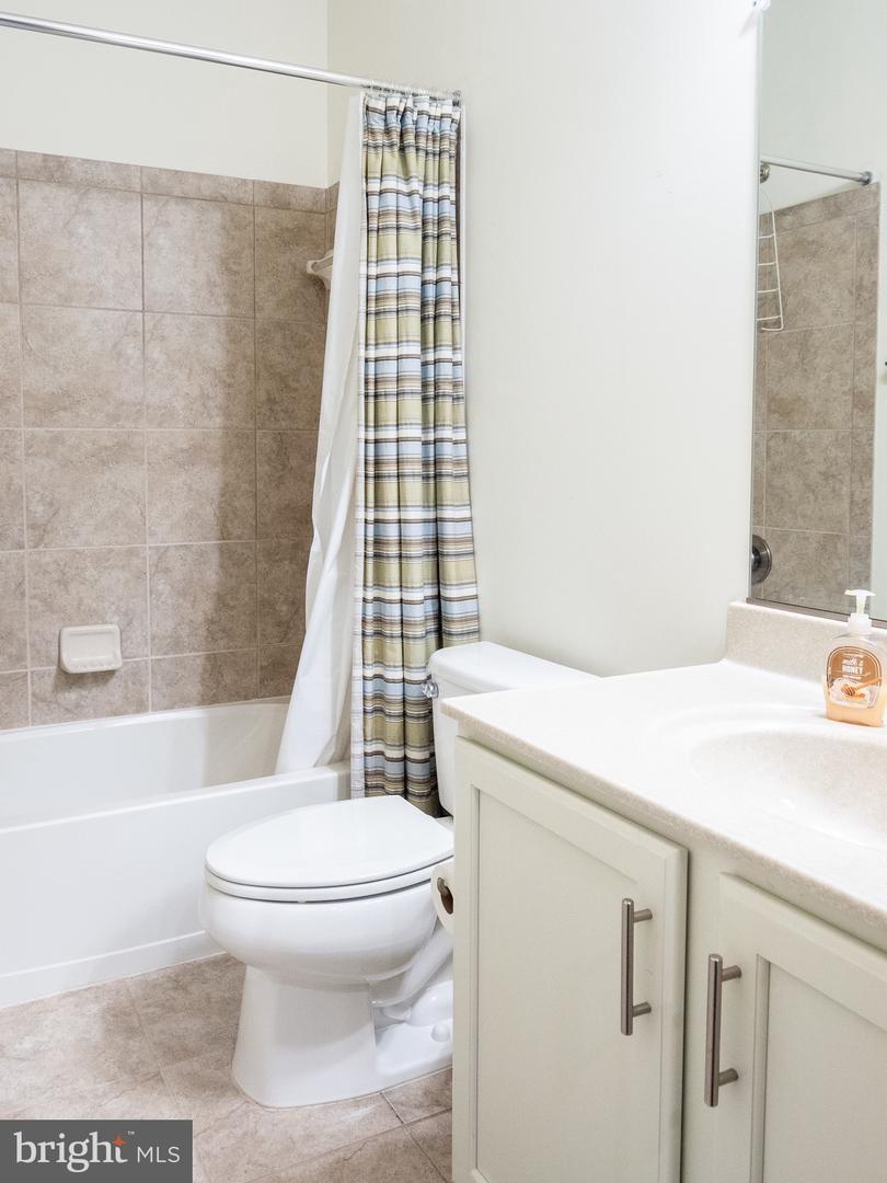 Building Photo - 727 Crown Park Ave