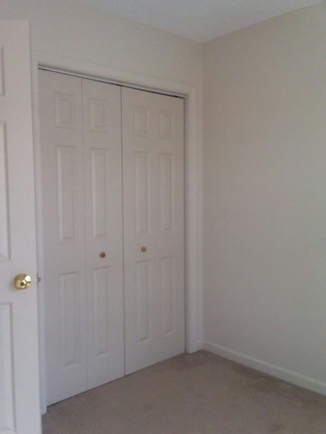 Building Photo - Townhouse located at Pikes Place