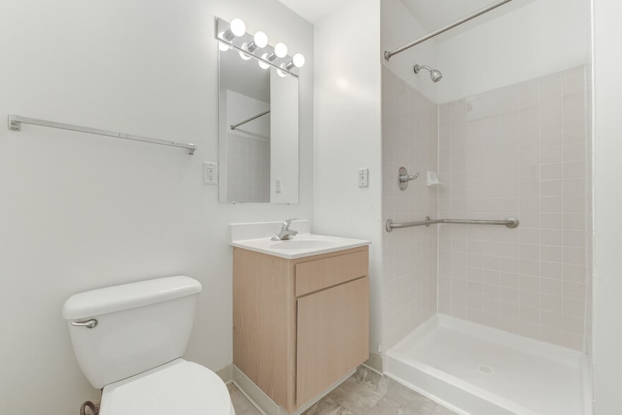 Building Photo - Cascades Village