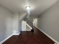 Building Photo - 2 Bedrooms PLUS DEN