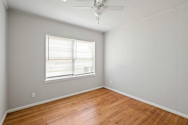 Building Photo - 718 Horncastle St