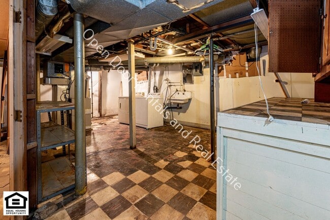 Building Photo - 3 bedroom home now available