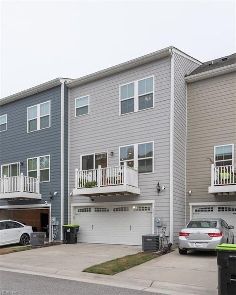 Building Photo - 605 Brickell Chase