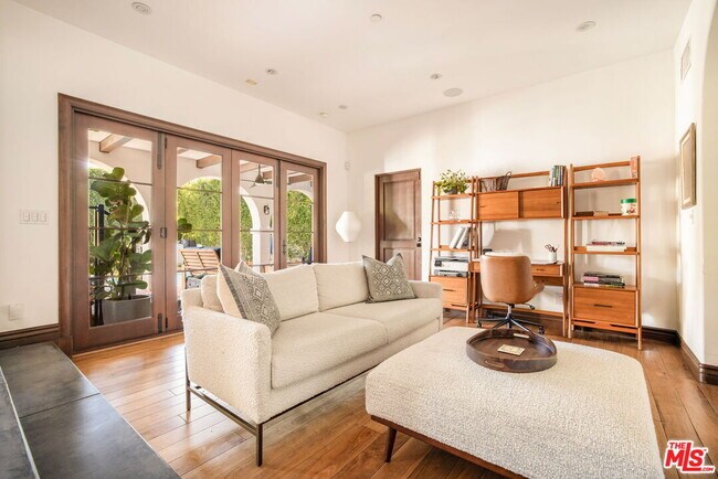 Building Photo - 604 Alta Dr