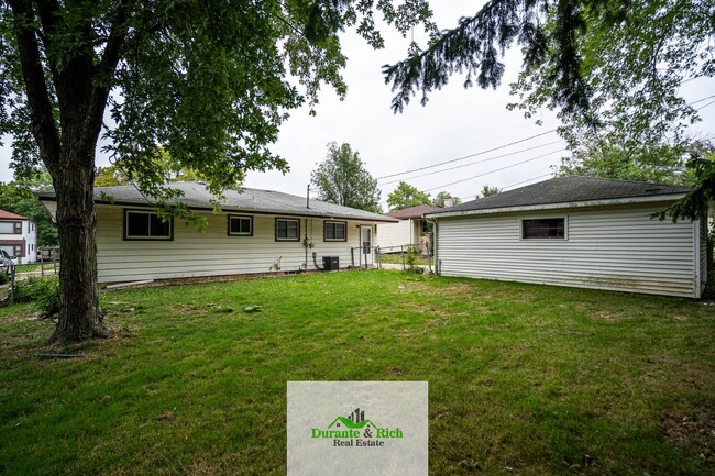 Building Photo - Lovely Spacious 3 Bedroom Single Family Ho...