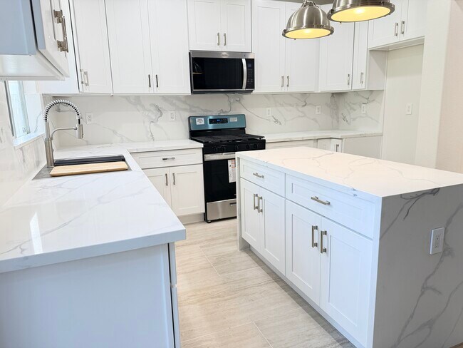 Building Photo - 8136 Constantine Dr