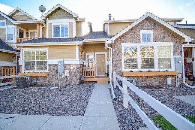 Building Photo - 2 Bedroom, 2.5 bath Townhouse in Pelican Bay, Windsor!