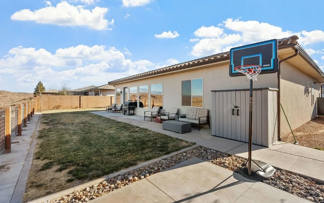 Building Photo - Gorgeous 4 Bedroom Home Surrounded by the Desert Landscape of Southern Utah