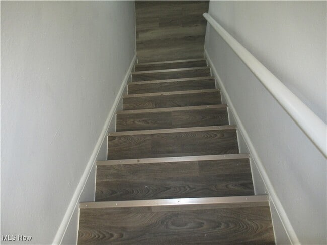 Building Photo - 285 Marion Dr