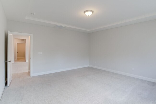 Building Photo - Light & Bright 4BR 3BA house in Tryon, Wak...