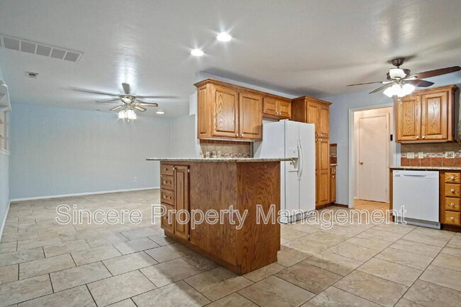 Building Photo - 2321 N Peniel Ave