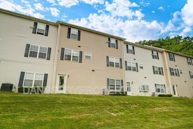 Building Photo - 1105 N Byrne Rd