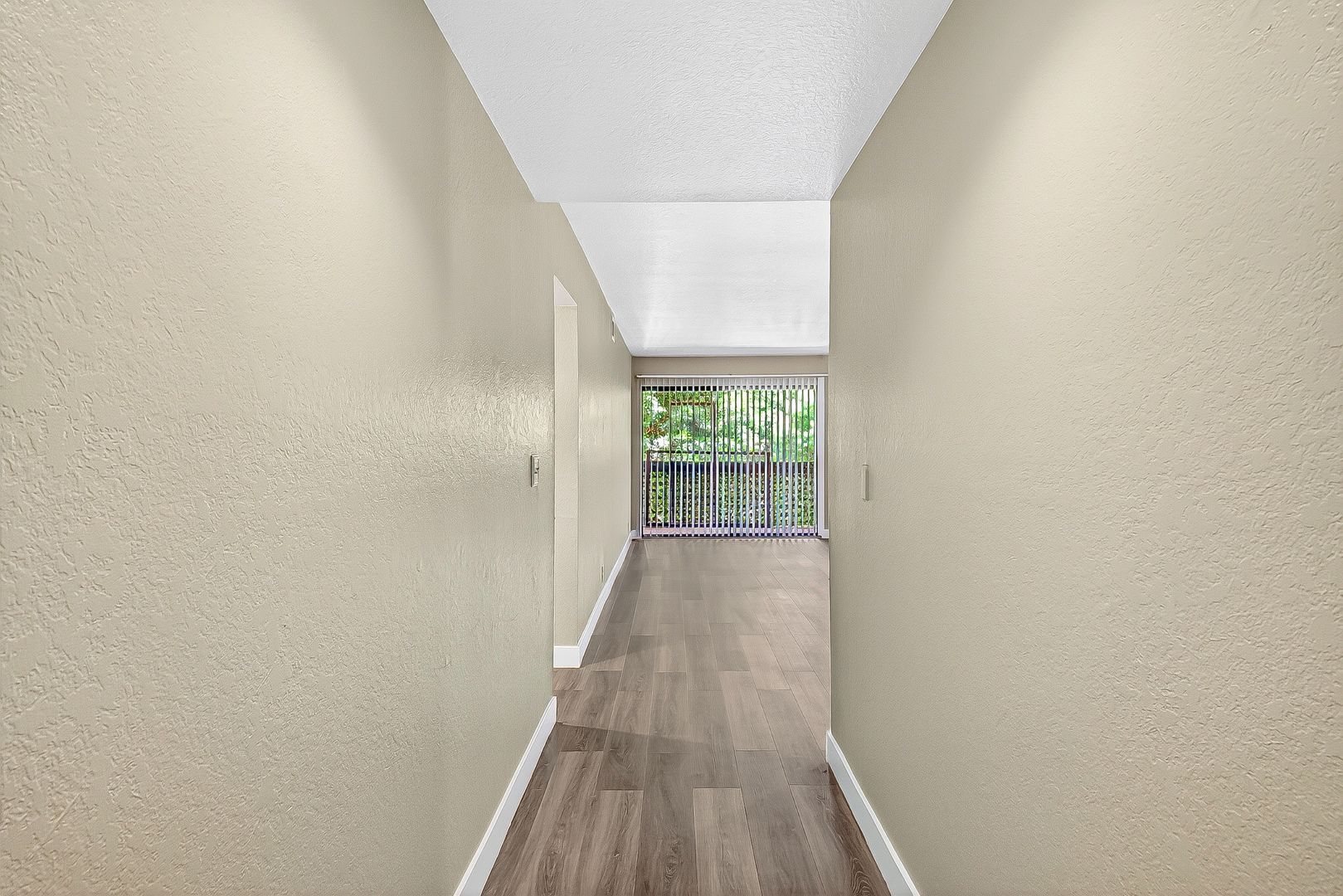 Building Photo - 2001 E 21st St